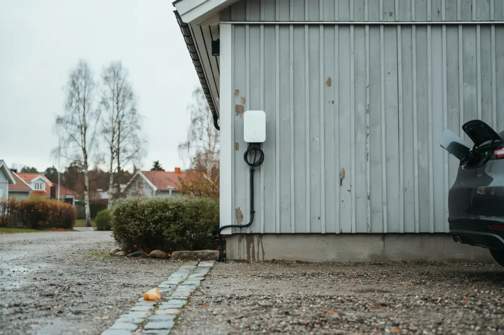 elbilsladdning hemma s v ljer du r tt l sning f r villa och parkeringsplats